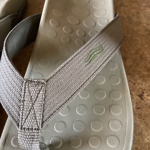 Vionic Men's Flip Flop Size 10 44Wave Webbing Green Gray - Picture 2 of 6